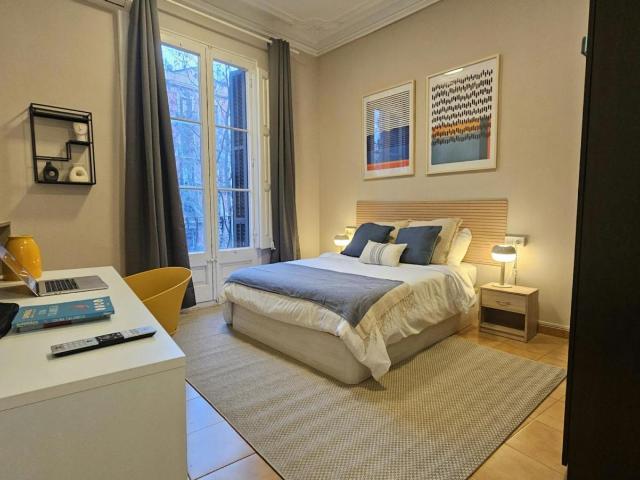 Welcoming double bedroom in L'Esquerra de l'Eixample