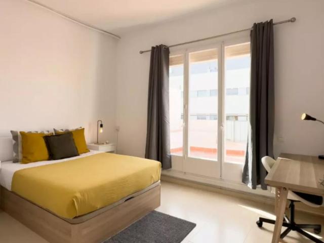 Welcoming double bedroom in Sants