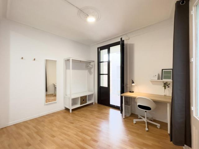 Welcoming double bedroom not far from Port de Barcelona