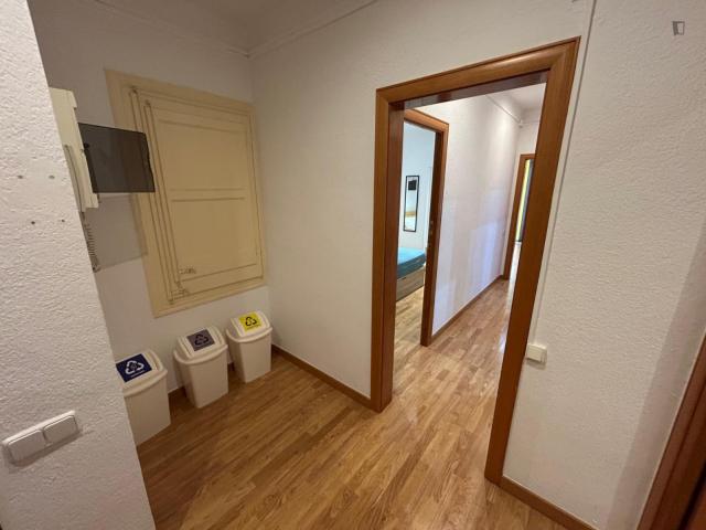 Welcoming double bedroom near the Collblanc metro