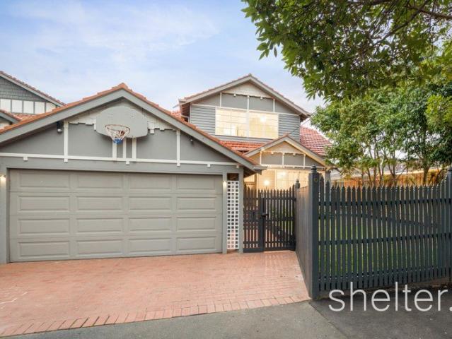 Welcoming Family Home. Poolside, Alfresco Entertaining Options. Leafy Locale