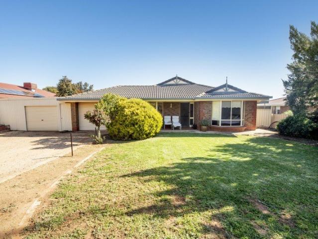 WELCOMING FIRST HOME IN CRYSTAL BROOK