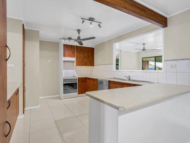 Welcoming On Entry, Side Access And Set on 1012m2 Flat Land, Move In Ready And Simply Enjoy!