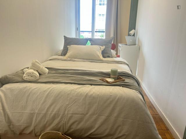 Welcoming single bedroom in shared flat in Sarrià Sant Gervasi
