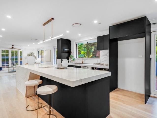 Welcoming single level home framed with gorgeous gardens in Murray Farm Public catchment