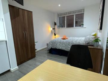 Welcoming studio in Wembley Has an Apartment