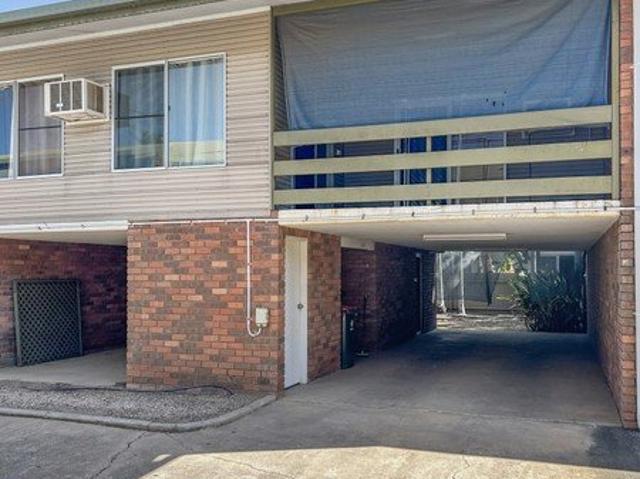 WELCOMING TOWNHOUSE, HIGHSET HOME