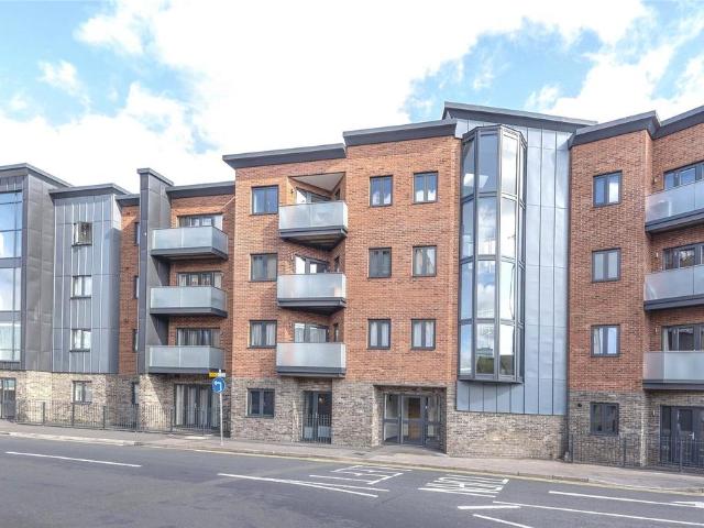 Weldale Street, Reading, Berkshire, RG1 2 bed flat to rent £1,750 pcm £404 pw