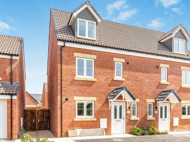 Weldon, Corby NN17 4 bed semi detached house to rent £1,600 pcm £369 pw