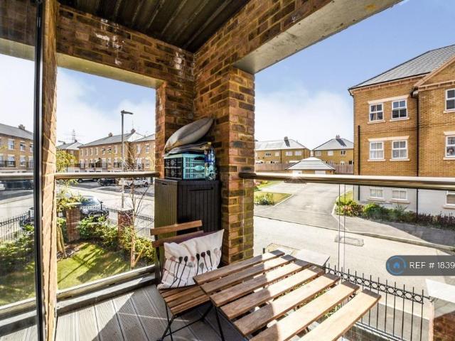 Weldon Ebbsfleet Valley, Ebbsfleet. 2 bed flat to rent £1,750 pcm £404 pw