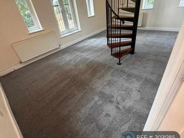 Welford Road, Northampton, NN2 1 bed flat to rent £1,050 pcm £242 pw