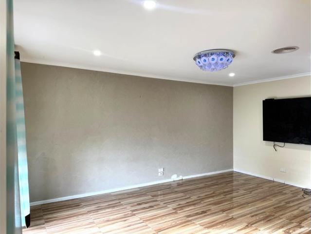 Well Maintained 3 Bedroom Family Home in Cranbourne North!