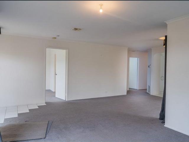 Well Maintained 3 Bedroom Home Close to Schools & Transport