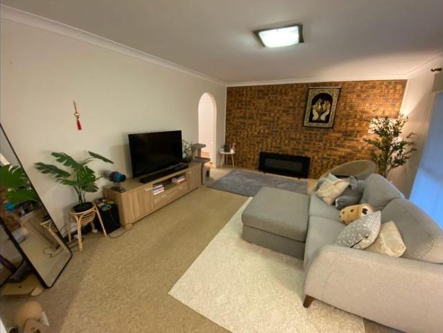 WELL MAINTAINED 3 BEDROOM HOME EAST TAMWORTH LOCATION