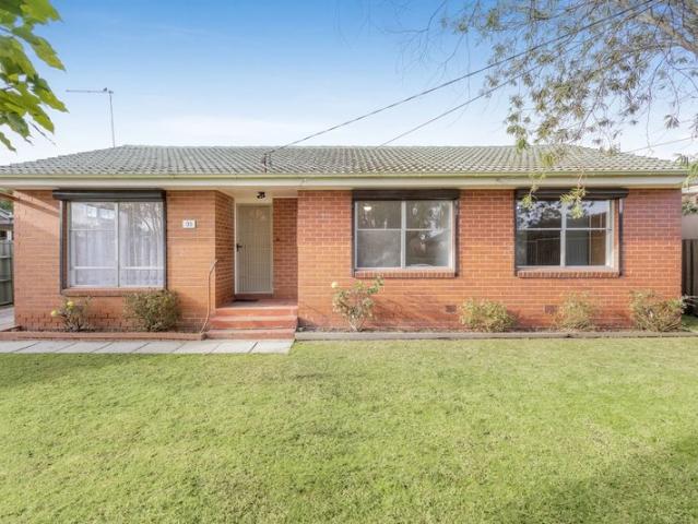 Well Maintained 3 Bedroom Home in Quiet Frankston North Location