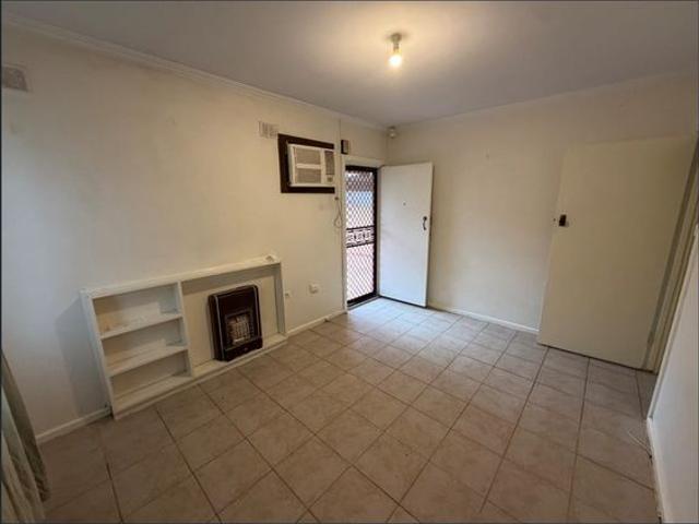 Well maintained 3 bedroom home in this convenient location!