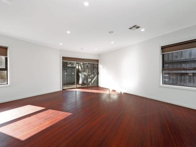 Well Maintained 3 Bedroom Townhouse in Prime Location!
