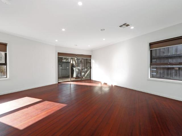 Well Maintained 3 Bedroom Townhouse in Prime Location!