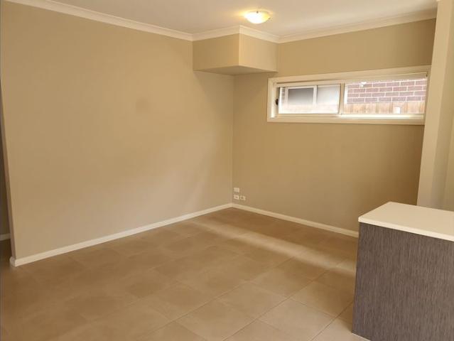 Well maintained 3 Bedrooms 2 Bathrooms Townhouse Perfect for small family!