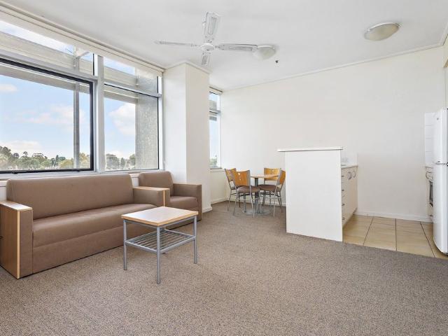 Well maintained, 2 bedroom apartment