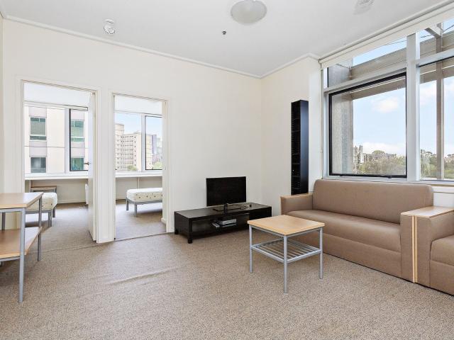 Well maintained, 2 bedroom apartment