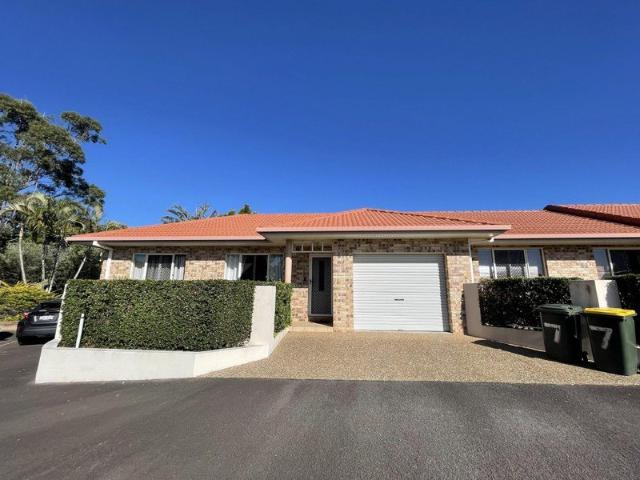 Well Maintained 2 Bedroom Brick Unit close to CBD