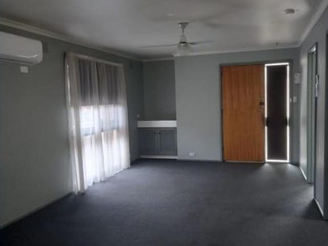 Well Maintained 2 Bedroom Home A Perfect Blend of Comfort and Convenience!