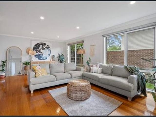 Well Maintained 2 Bedroom Home in a Convenient Location