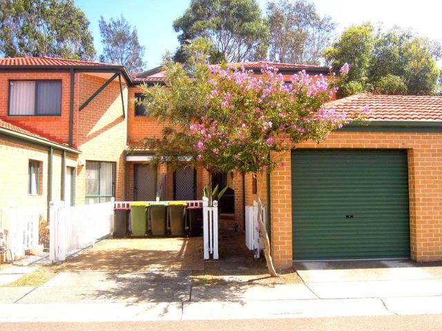 WELL MAINTAINED 2 BEDROOM TOWNHOUSE