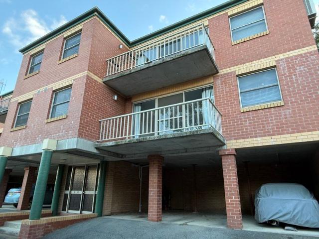 WELL MAINTAINED 2 BEDROOM UNIT
