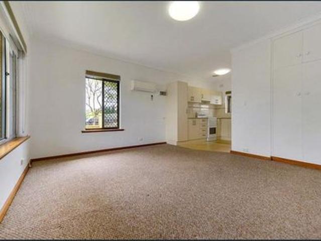 Well Maintained 2 Bedroom Unit in Leafy Royston Park