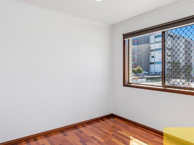 WELL MAINTAINED 2 BEDROOM UNIT IN PRIME LOCATION!
