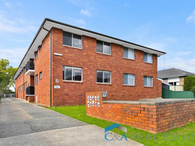 Well Maintained Complex. Small Block – Only 10 units!