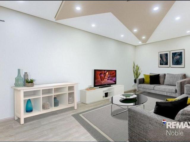 Well maintained, Classic Brick Unit in a Quiet Complex