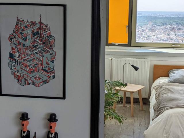 Well maintained apartment in a tower near Paris