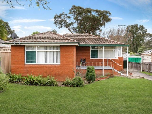 WELL MAINTAINED BRICK HOME IN PREMIUM LALOR PARK LOCATION