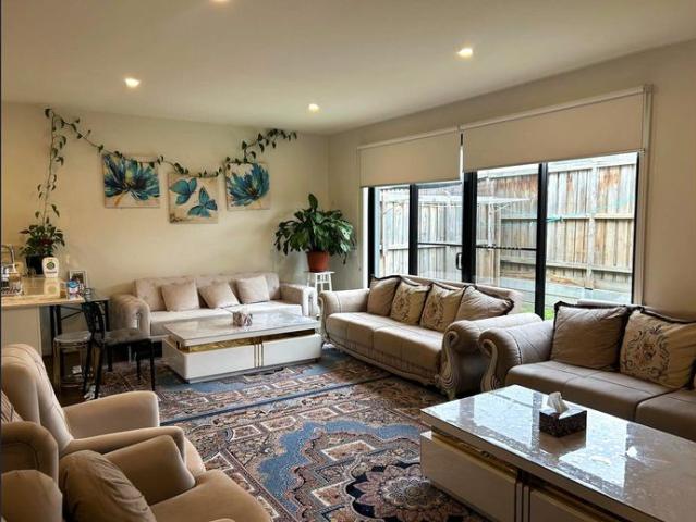 Well Maintained Double Storey Family Home in Prime Cranbourne Location!