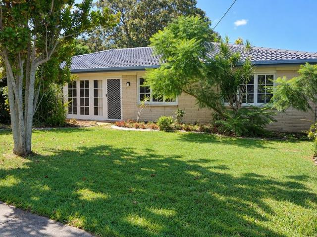 WELL MAINTAINED FAMILY HOME FULLY FENCED POOL