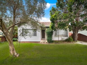 WELL MAINTAINED FAMILY HOME IN CONVENIENT YAGOONA LOCATION