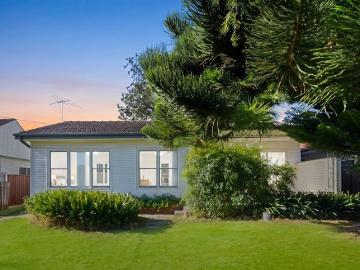 Well maintained family home in convenient locale