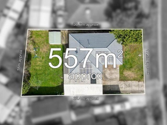 Well Maintained Family Home in a Convenient Hampton Park Location!