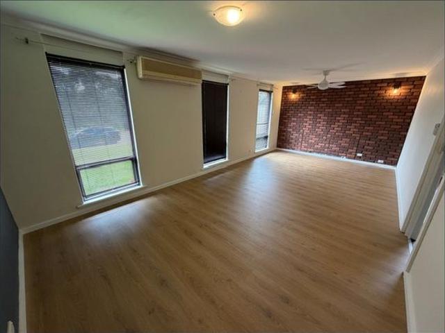 Well maintained family home in a great location!
