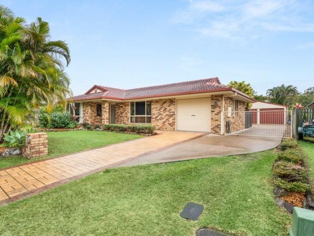 Well Maintained Family Home in a Quiet Pocket