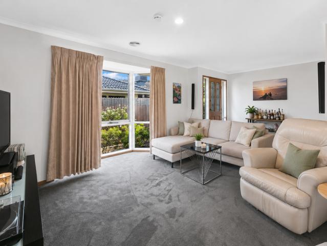 Well Maintained Family Home in Quiet Court Location