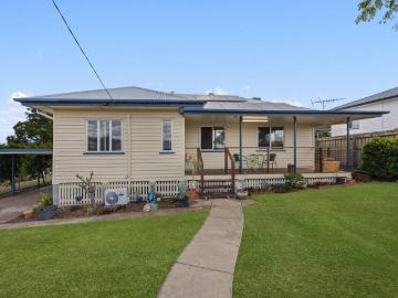 Well Maintained Family Home on 1,083sqm in Tightly Held Silkstone Pocket