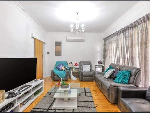 Well maintained family home with solar system!