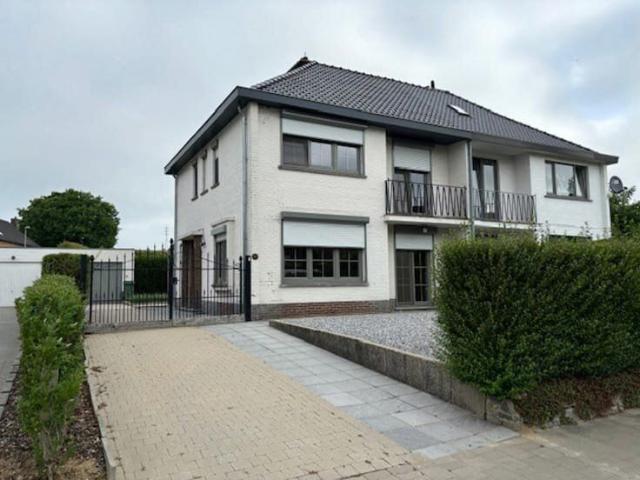 Well maintained home with 3 bedrooms and a garage