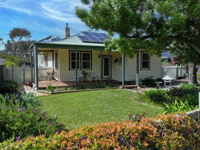 WELL MAINTAINED HOME CLOSE TO SCHOOL