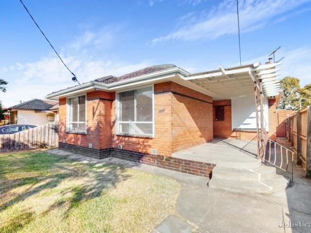 Well Maintained Home in a Convenient Newport Setting