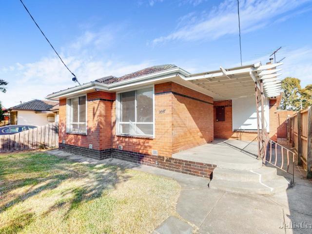 Well Maintained Home in a Convenient Newport Setting